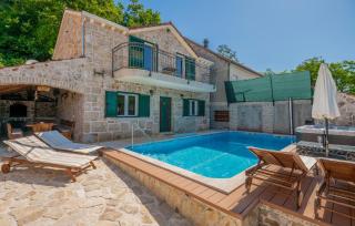 Three-Bedroom Holiday Home In Sumet - Šumet - 0