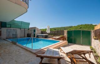 Three-Bedroom Holiday Home In Sumet - Šumet - 4
