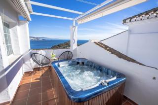 Precioso adosado con jacuzzi en Marina del Este - 4