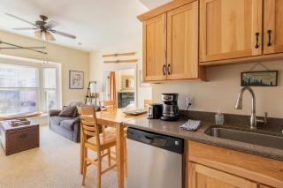 HISTORIC COMFY CONDO- Heart of Ellicottville, Self Checkin - Ellicottville - 4