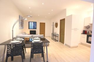 Atypique T3 Clim 80m2 avec Patio - 1