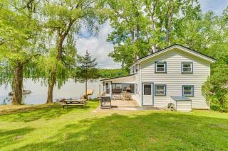 Waterfront Home on Lake Champlain with Dock and Kayaks - Orwell - 0