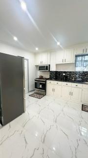 Luxurious 2 Bedroom Apartment- Georgetown - 7