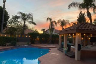 The Arrowhead Oasis - hot tub, heated pool, fire pits, backyard games - 7