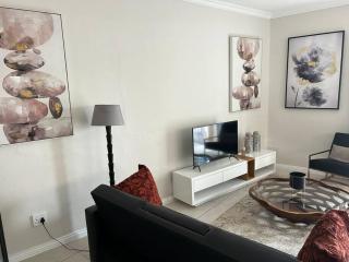 Modern & Elegant Apt Sandton Central - 8