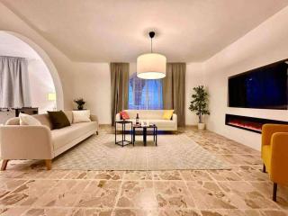 Poolside Paradise Sea View Villa - Is-Swieqi - 1