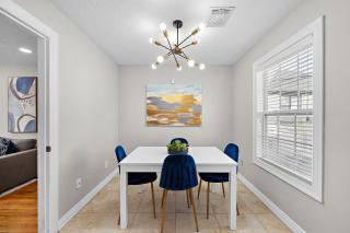 The Carriage House Retreat - Houston - 5