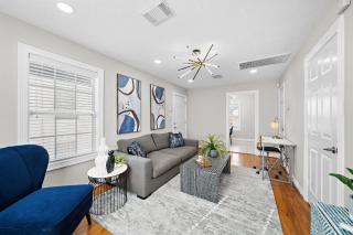 The Carriage House Retreat - Houston - 7
