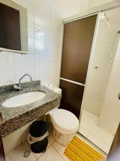 Quarto, sala, cozinha e banheiro - 2 minutos da praia do porto da barra - ar condicionado - 3