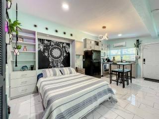 Enchanted 1br Escape Wifi Pets Welcome - Orlando - 1