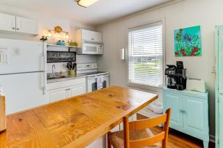 Oak Island Condo with Ocean View Steps to Beach! - Oak Island - 4