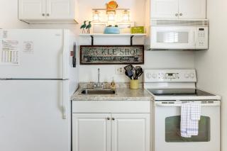Oak Island Condo with Ocean View Steps to Beach! - Oak Island - 3