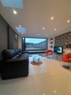 Entire Contemporary & spacious home & free street parking - Cardiff - 3