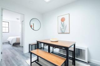 Modern 2 Bedroom Apartment Steps from Central Park! - New York - 4