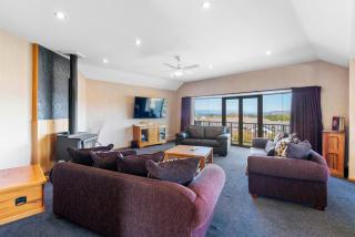 Nature Vistas - Lake Taupo Holiday Home - Taupo - 6