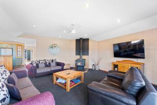 Nature Vistas - Lake Taupo Holiday Home - Taupo - 5