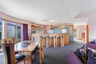 Nature Vistas - Lake Taupo Holiday Home - Taupo - 3