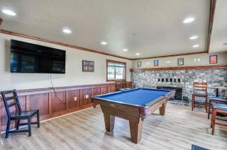 Portland Area Group Getaway Hot Tub and Views! - 9
