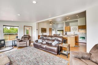 Serene Home with On-Site Pond and Decks in Chiloquin! - Chiloquin - 6