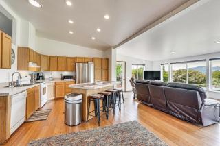 Serene Home with On-Site Pond and Decks in Chiloquin! - Chiloquin - 5