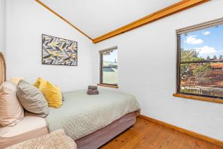 8 Cottesloe Steps To Beach - Sleeps 3 - 5