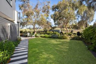 Links View House on the Green 800m To Beach - 2