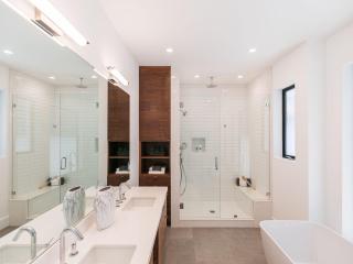 Deluxe Bedroom BieHomes - Kampong Alor Gajah - 3
