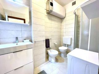 Apartment by the beach with pool view - 3