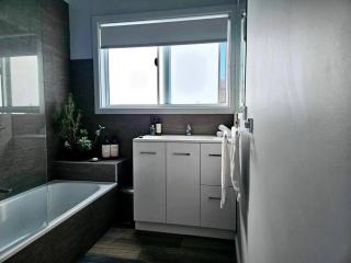 Quantrill Avenure Retreat - Benalla - 8