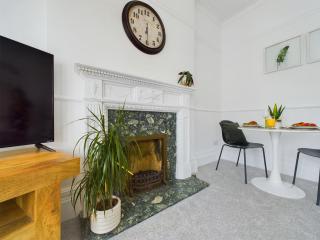 Modern 1-Bedroom Retreat in Westcliff with Fully Equipped Kitchen and Streaming Services - Southend-on-Sea - 5