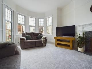 Modern 1-Bedroom Retreat in Westcliff with Fully Equipped Kitchen and Streaming Services - Southend-on-Sea - 8