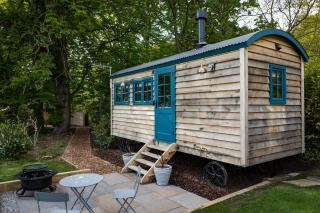 Oak Tree Shepherds Hut Chatsworth Estate - 9