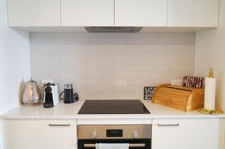 Avon Valley Vista- Modern Chic Family Home with Nespresso & Parking - Auckland - 7