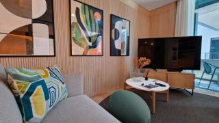 The Urban Retreat by LovelyStay - 5