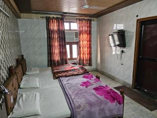 SUBHADRA GUEST HOUSE - Mathura - 4