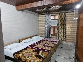 SUBHADRA GUEST HOUSE - Mathura - 6