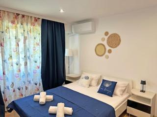 Spacious 3 bedroom apartment step to Varna Sea Garden and beach - 0