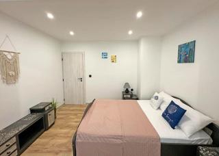 Spacious 3 bedroom apartment step to Varna Sea Garden and beach - 7