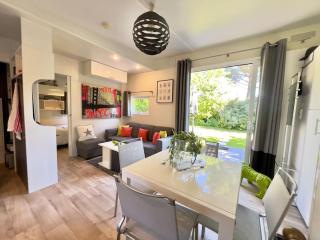 Charming Guesthouse on the Edge of Saint Germain en Laye Forest with Parking and Terrace - 4