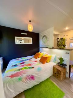 Charming Guesthouse on the Edge of Saint Germain en Laye Forest with Parking and Terrace - 3