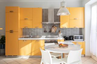 #13 Orange suite AC Wifi Balcony 3mins walk sea front - 2