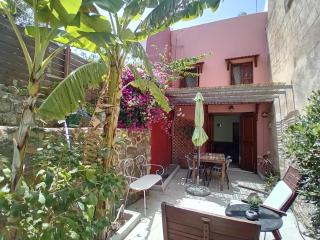 Old Town House with Garden, Fully Equipped & Peaceful - Città di Rodi - 0