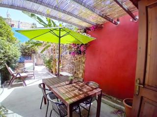 Old Town House with Garden, Fully Equipped & Peaceful - 7