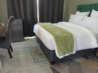 Leropong Manor - Mahalapye - 5