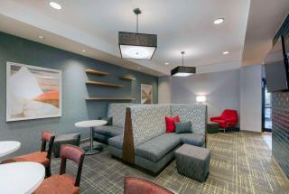 Hampton Inn & Suites Burlington - Burlington - 7