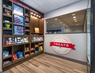 Hampton Inn & Suites Burlington - Burlington - 6