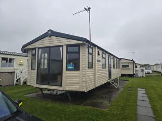 Lyons robin hood caravan 43SW - Rhyl - 0