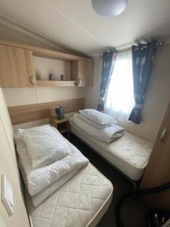 Lyons robin hood caravan 43SW - Rhyl - 6