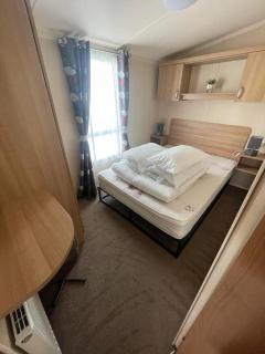 Lyons robin hood caravan 43SW - Rhyl - 2