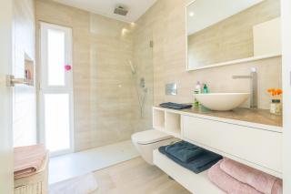 Black Pool House just 10 minutes away from the beach - Amora - 6